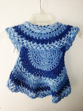 Load image into Gallery viewer, Girls Ring Around The Rosie Vest Size 5T Blue Variegated Circle Vest